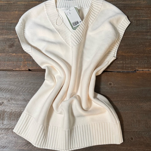 H&M Sweaters - H&M Cream V-Neck Sweater Vest